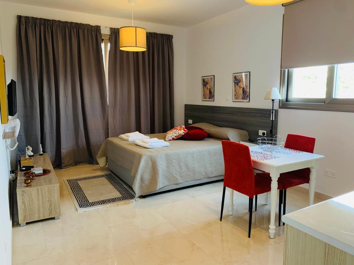 Harmony Seaview Apartments Paphos ภายนอก รูปภาพ